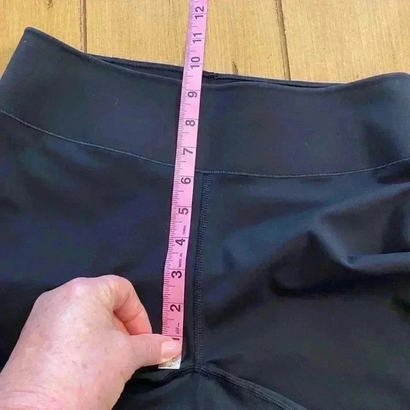 UNIQLO Women's Black Crop Legging Activewear M excellent condition - Picture 5 of 10